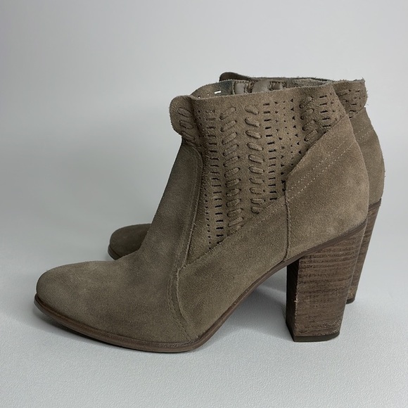 Vince Camuto Suede Laser Cut Ankle Booties Grey Wooden Heel Perforated Size 9 - Picture 4 of 16